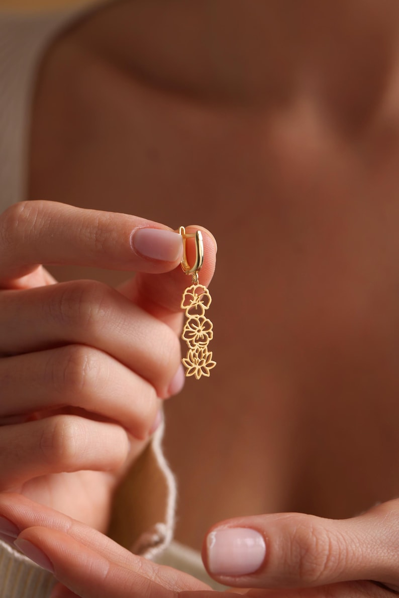 Birth Flower Charm Hoop Earrings_ 2 Set