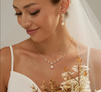 Pearl Drop Leaf Necklace